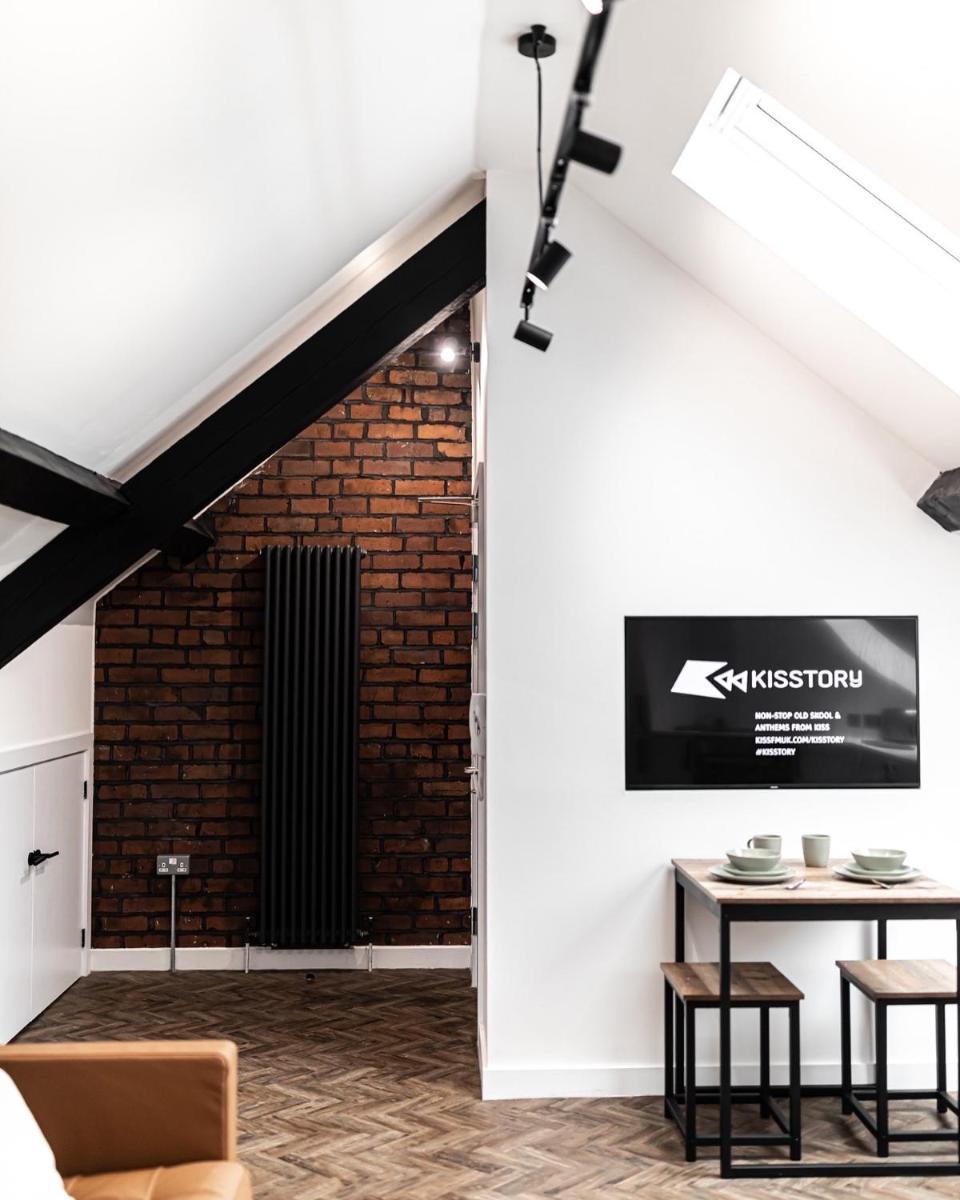 Urban Loft Apartment • 1 Bedroom • Manchester - Housity