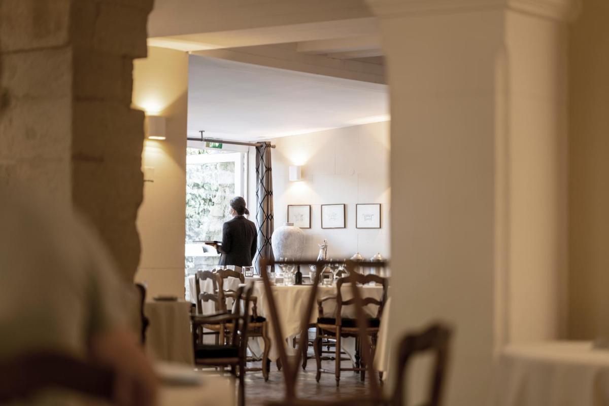 Restaurant ou autre lieu de restauration dans l'établissement Le Prieure