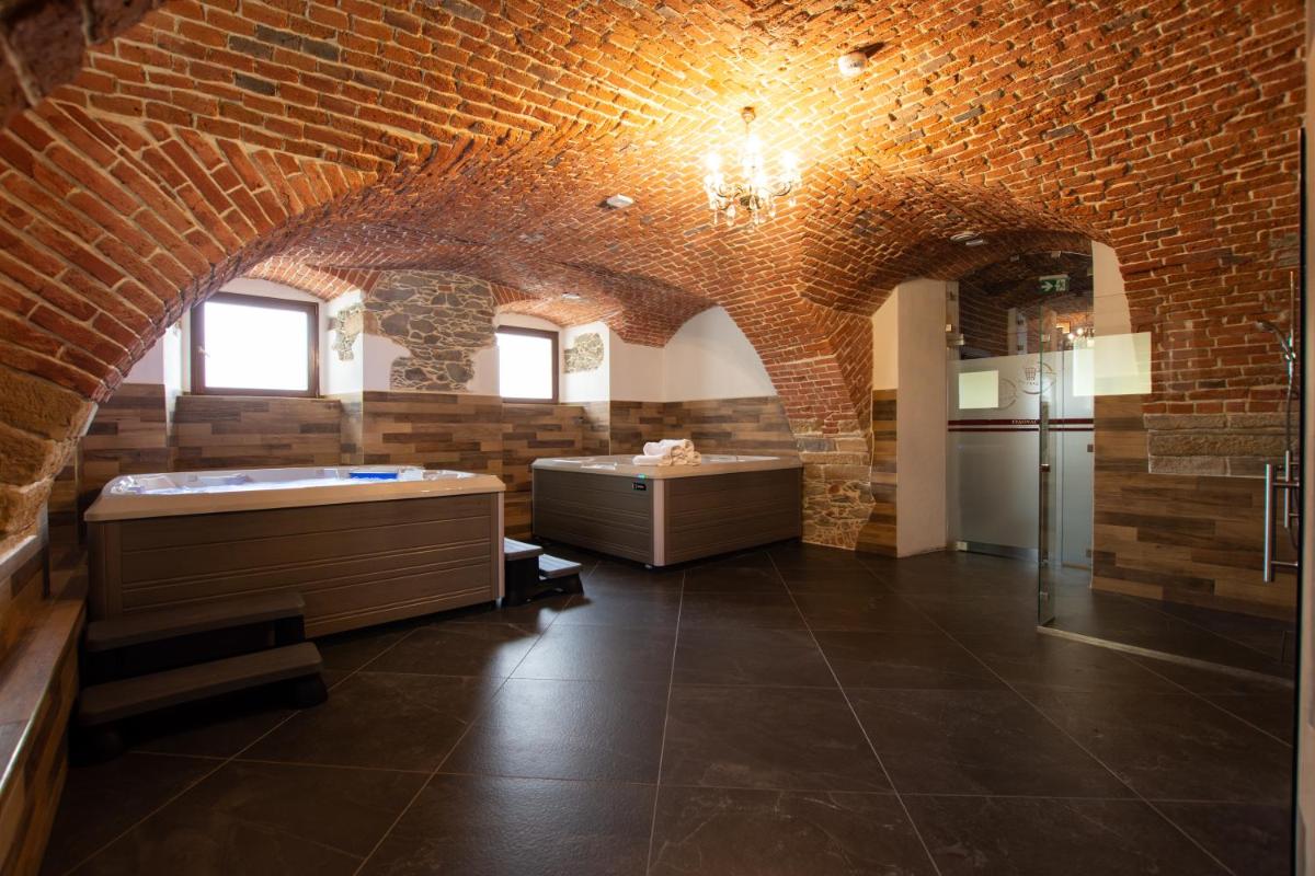 Pałac Lubiechowa-Jelenia Góra- Riesengebirge - Housity