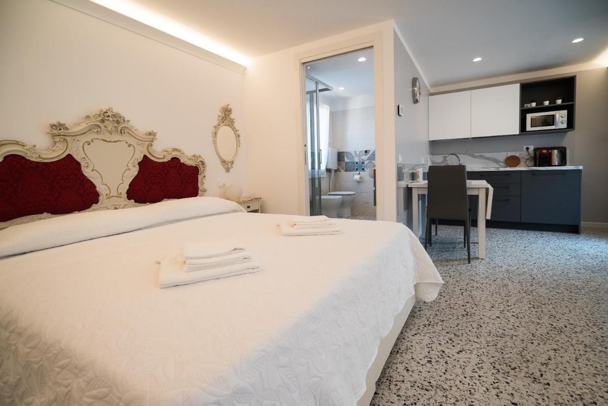 Venetian roof view - Housity