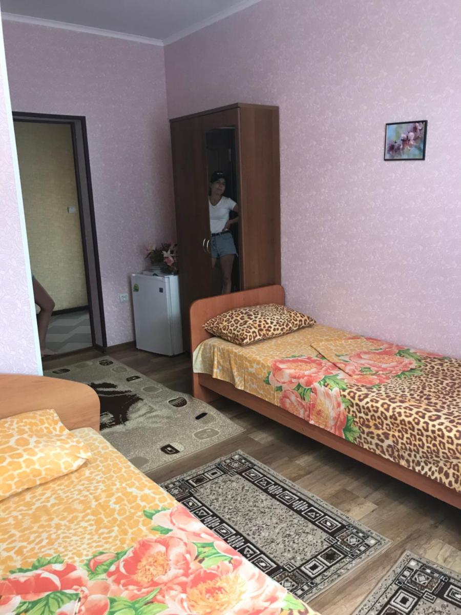 Izumrud Hotel - Housity