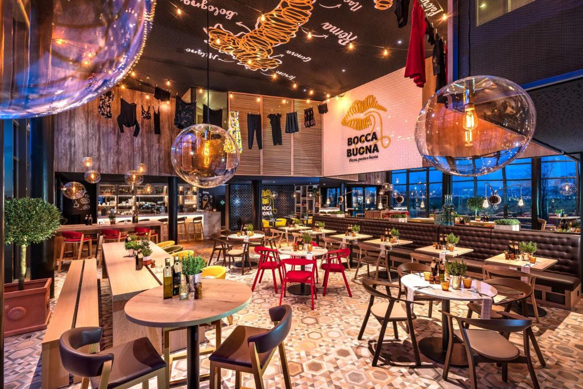 Radisson Hotel Zurich Airport - Housity