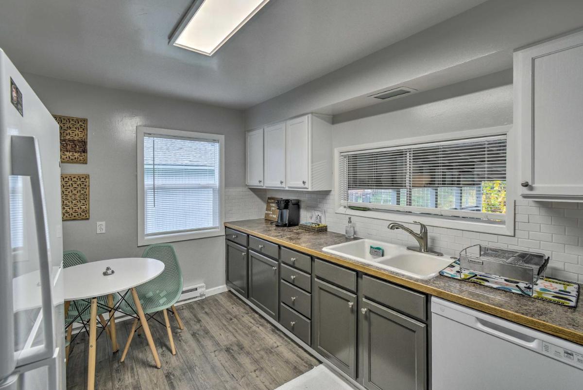 Pet-Friendly Hoquiam Cottage Near River Access! - Housity