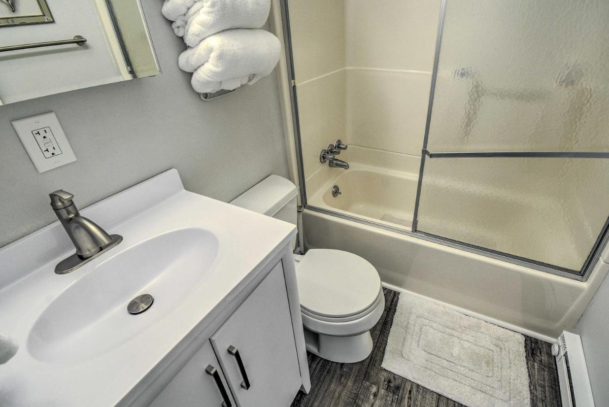 Pet-Friendly Hoquiam Cottage Near River Access! - Housity