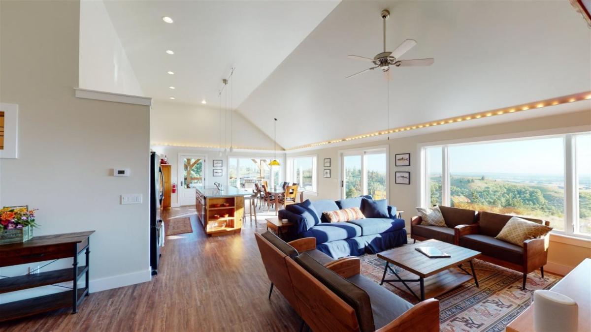 Dog Friendly Bird's Eye View with Hot Tub by AAA Red Lodge Rentals - Housity
