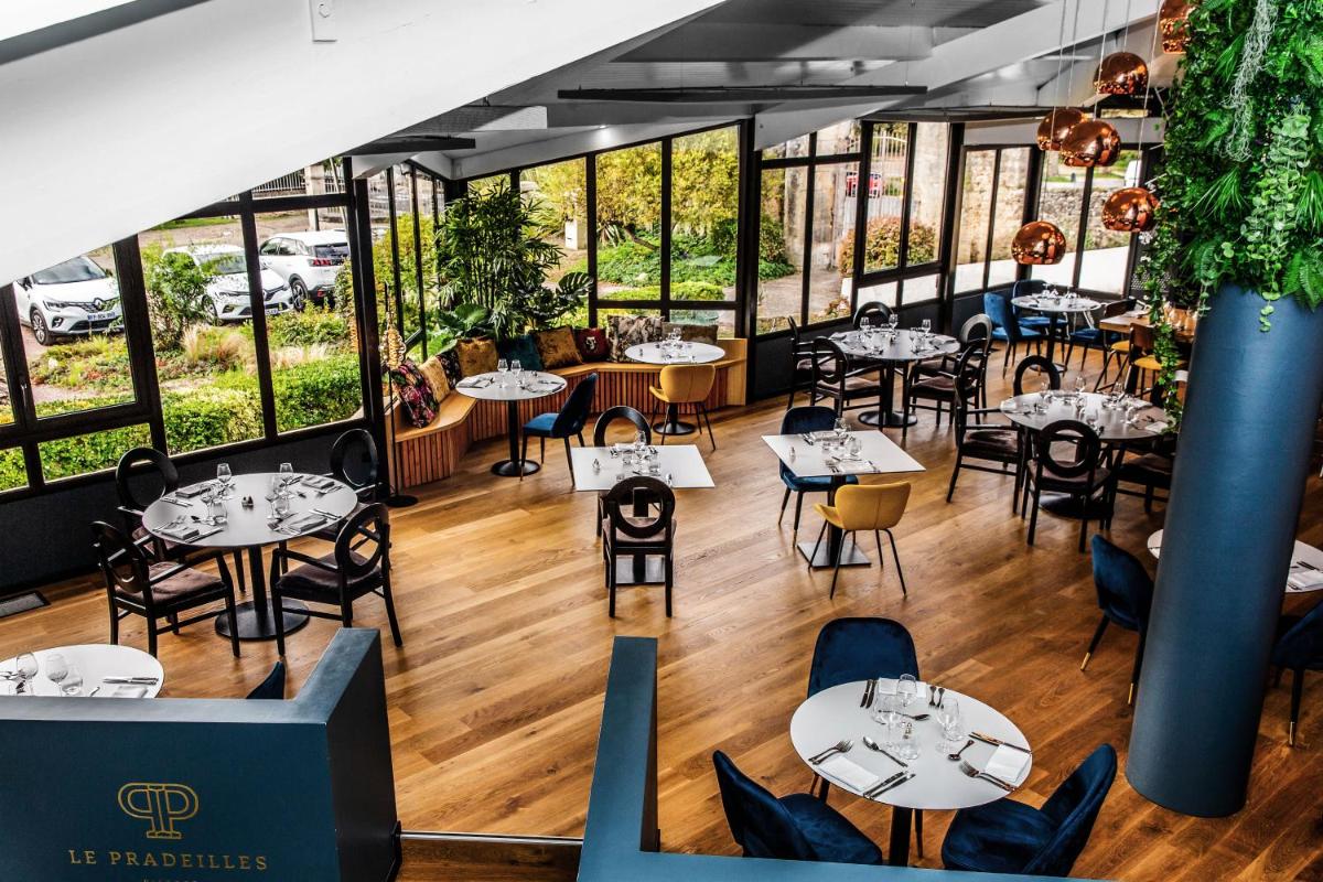 Hôtel Restaurant du Château de la Tour - Housity