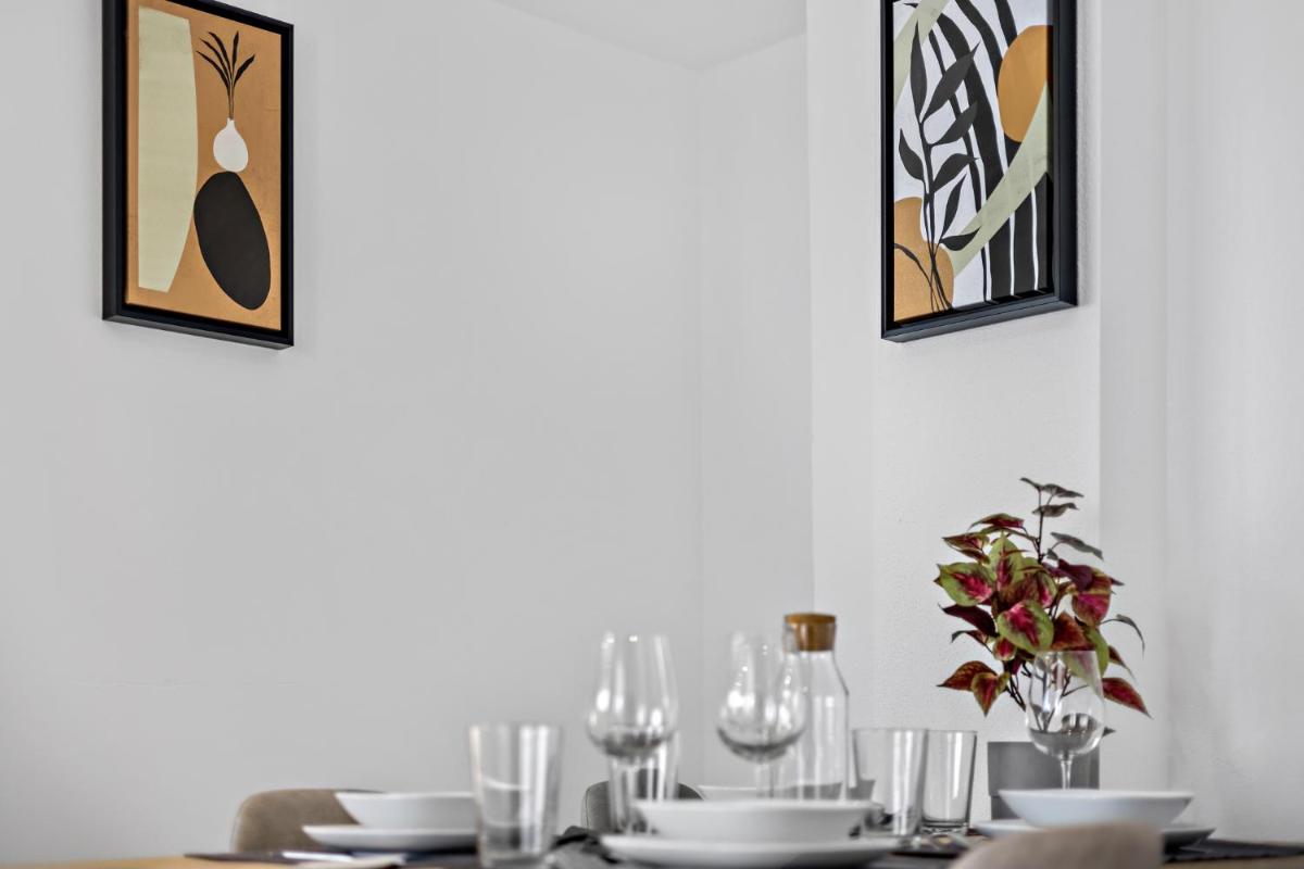 LUXOMES - Spacious Studio for 4 - Kitchen - Parking - Housity