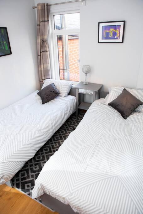 Cheerful 2 bedroom house in the heart of Belfast - Housity