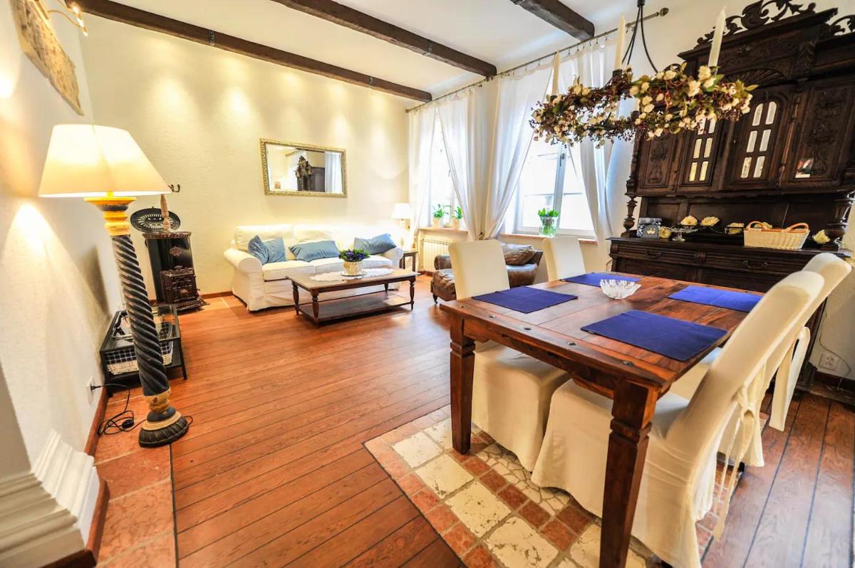 Suitetrails - Castle Square Apartment