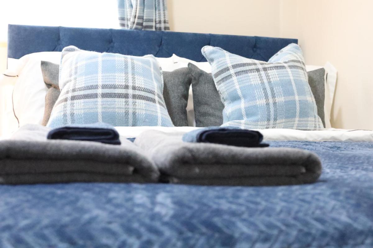Spacious Liverpool Guest House Serviced Accommodation for Contractors & Groups by Snazzy Short Stay - Housity
