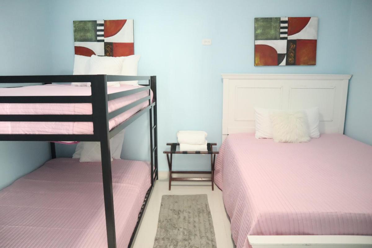 Barbosa Catano Unit 3, Near The Ocean, Freshly Remodeled, Sleeps 8 - Housity