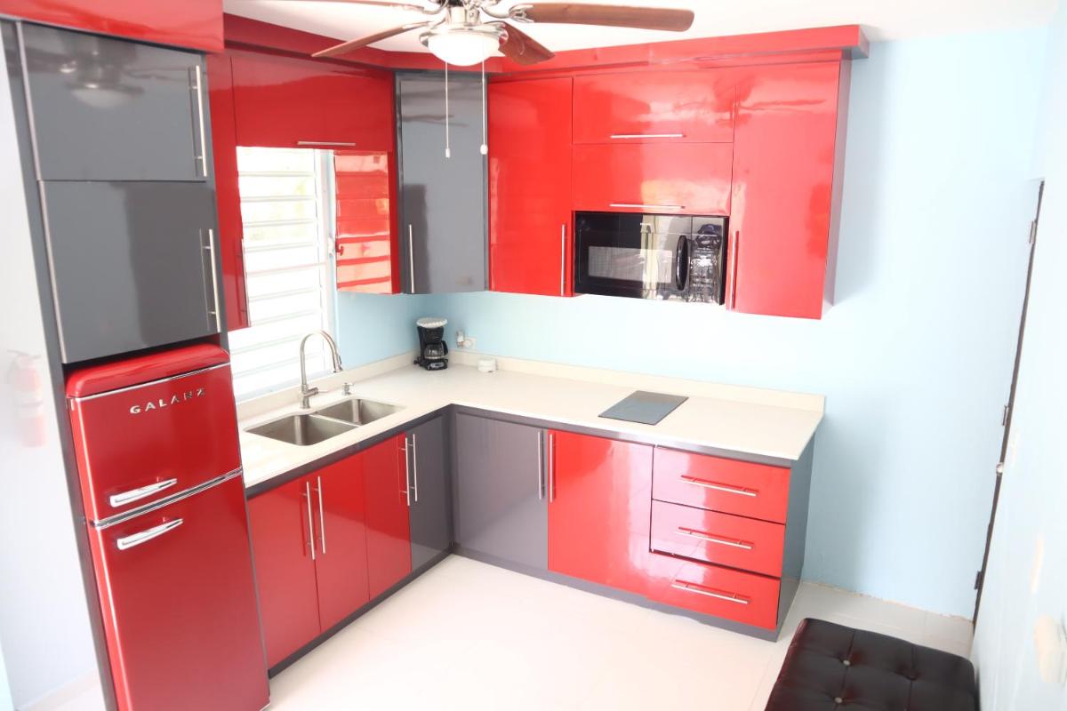 Barbosa Catano Unit 3, Near The Ocean, Freshly Remodeled, Sleeps 8 - Housity