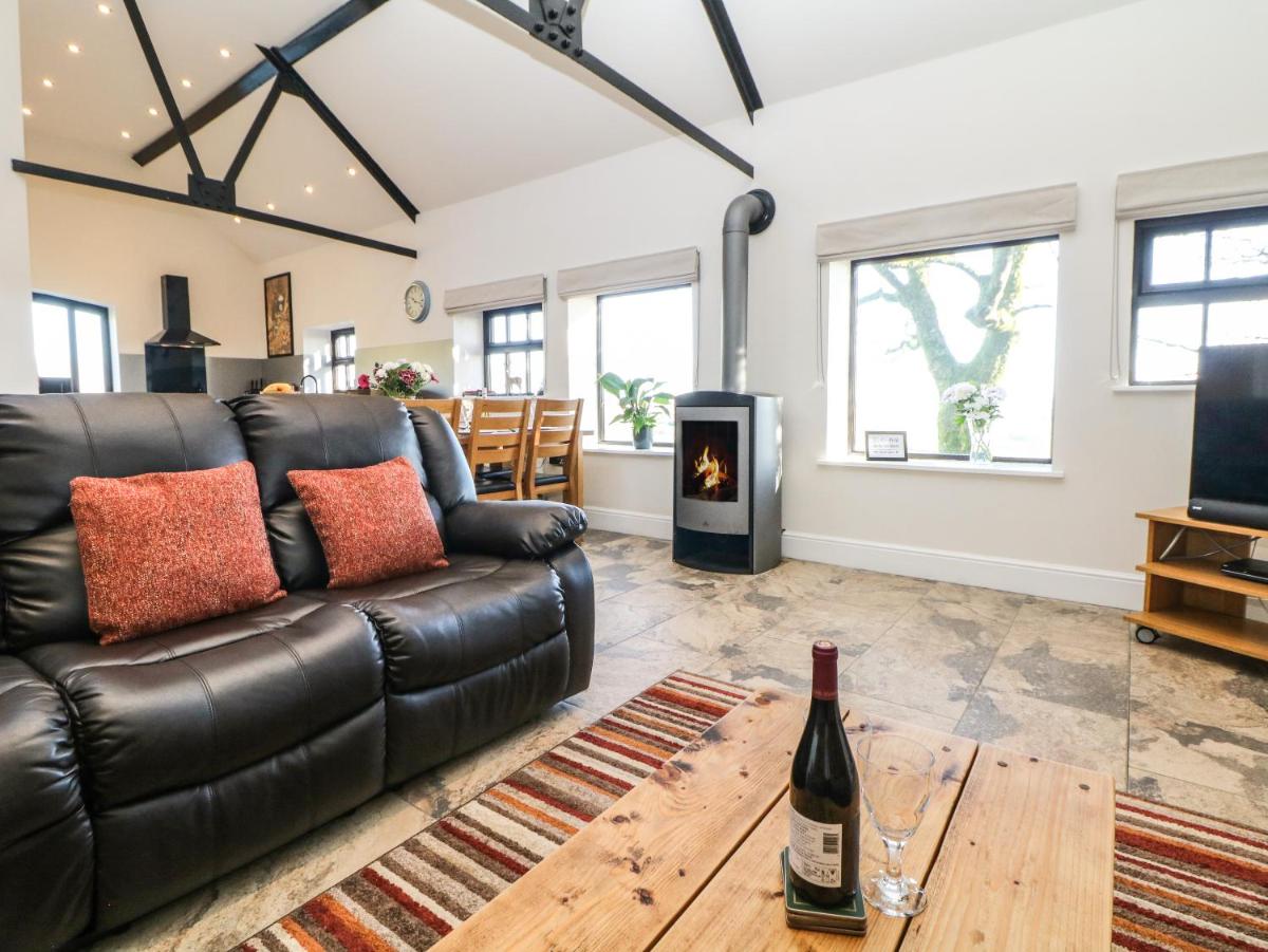 The Barn at Hill House - Housity