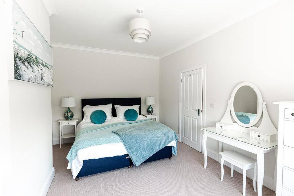 NORTH BEACH HOUSE - 3 Bedroom Fully Equipped Spacious House Perfect for Family Getaways in Bridlington - Housity