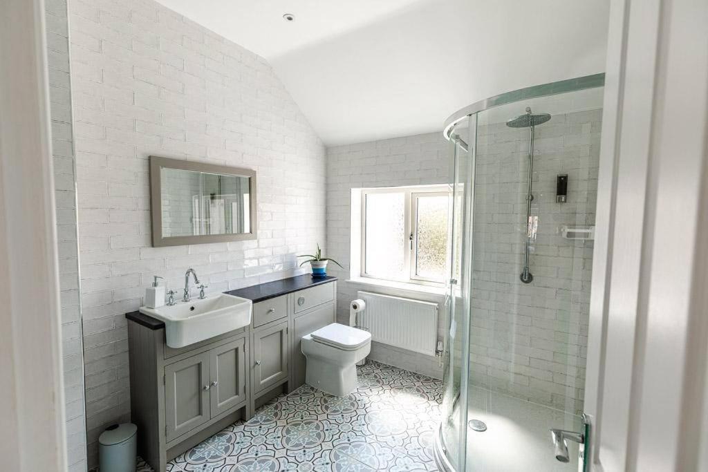 NORTH BEACH HOUSE - 3 Bedroom Fully Equipped Spacious House Perfect for Family Getaways in Bridlington - Housity