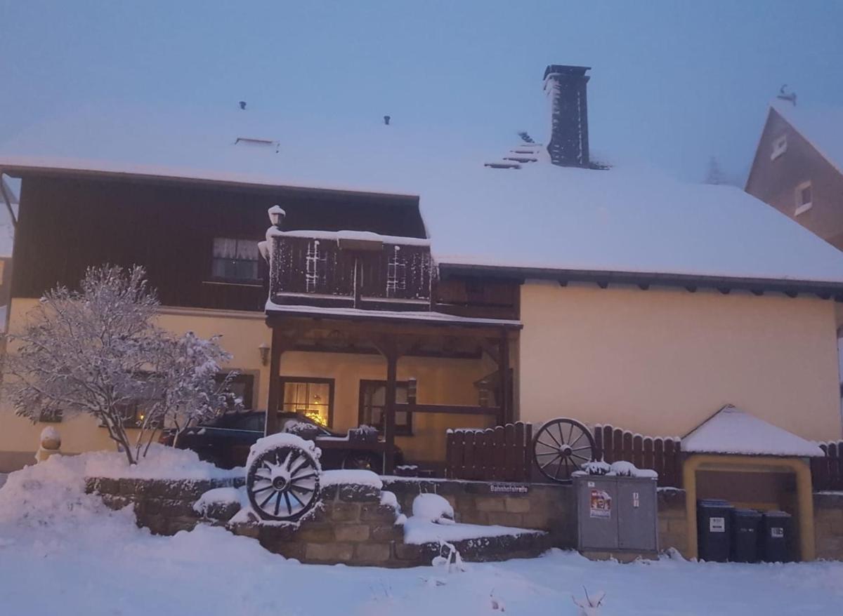 Ferienwohnung am Schloss Lauenstein im Erzgebirge - Housity