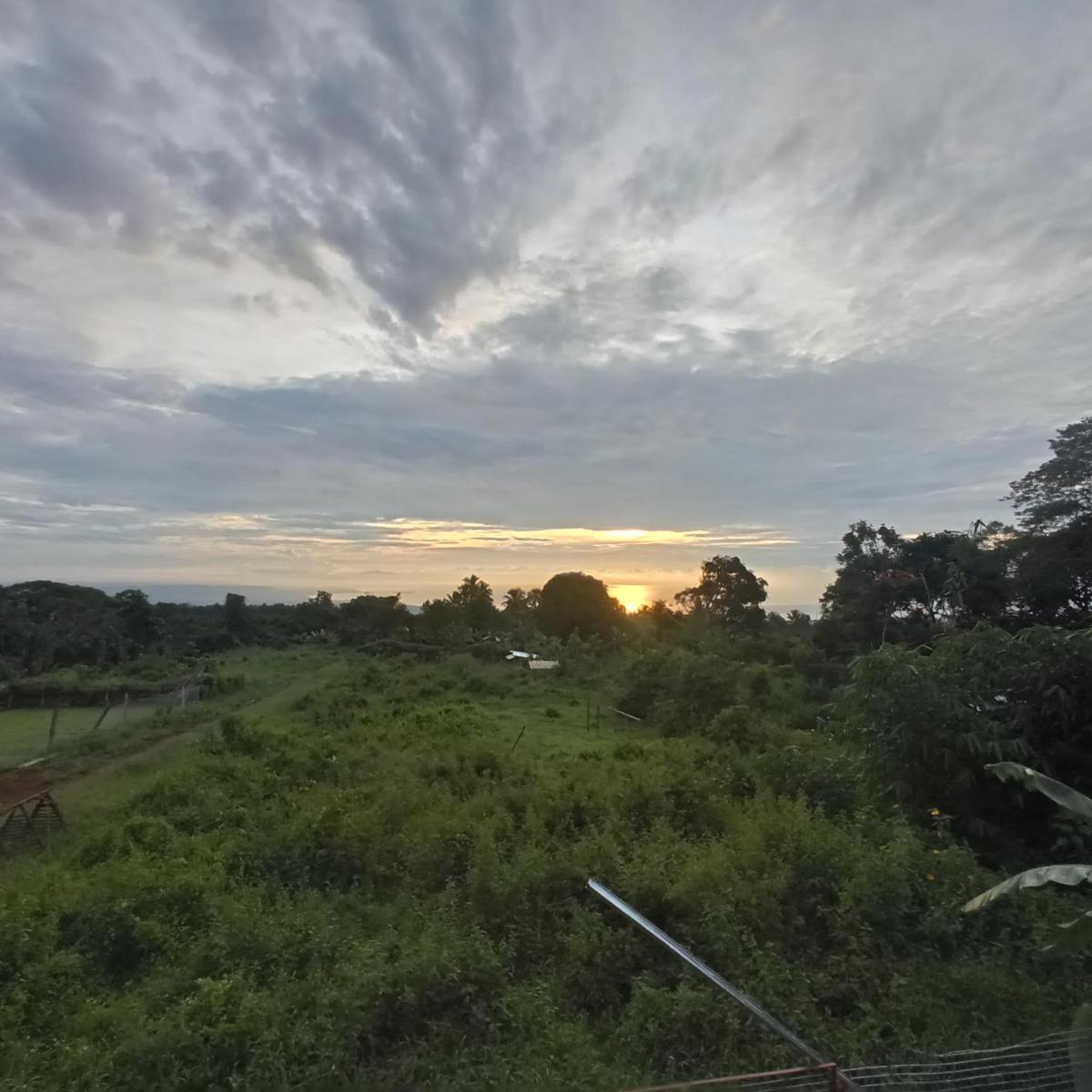 Shelo's happy place by the view - Housity
