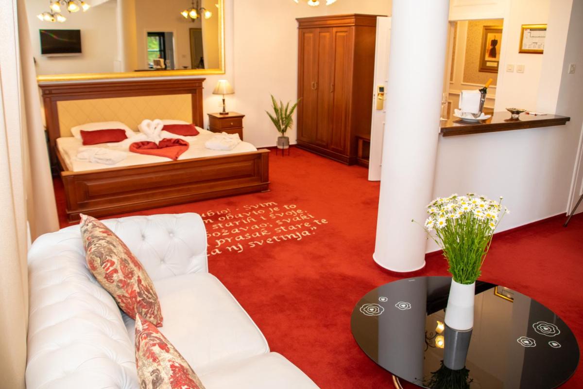 Hotel & Restoran Dvorac Gjalski - Housity