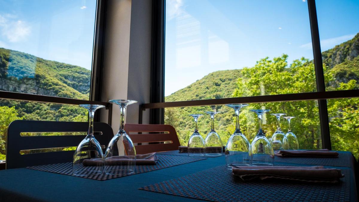 Vue générale sur la montagne ou vue sur la montagne depuis l'hôtel