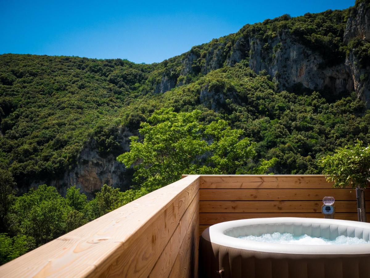 Vue générale sur la montagne ou vue sur la montagne depuis l'hôtel