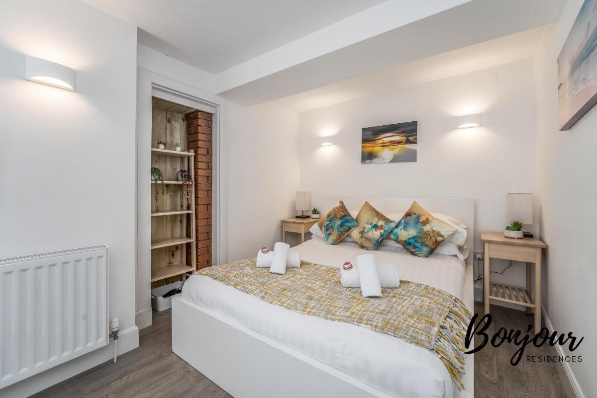 New Town 1BR-1BA with Garden, near Calton Hill by Bonjour Residences Edinburgh - Housity