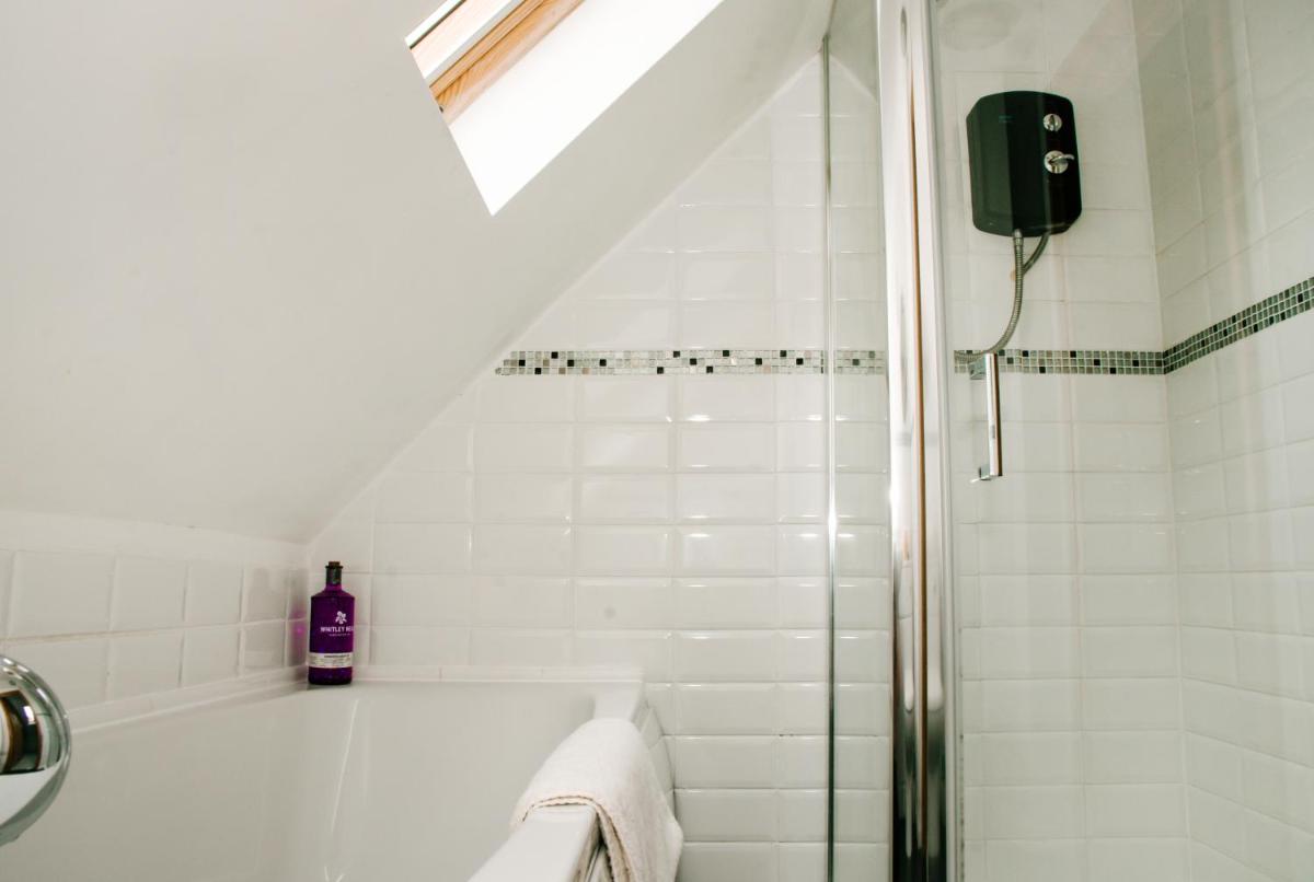 Holly Cottage, 2 bed house, sleeps 6 - Housity