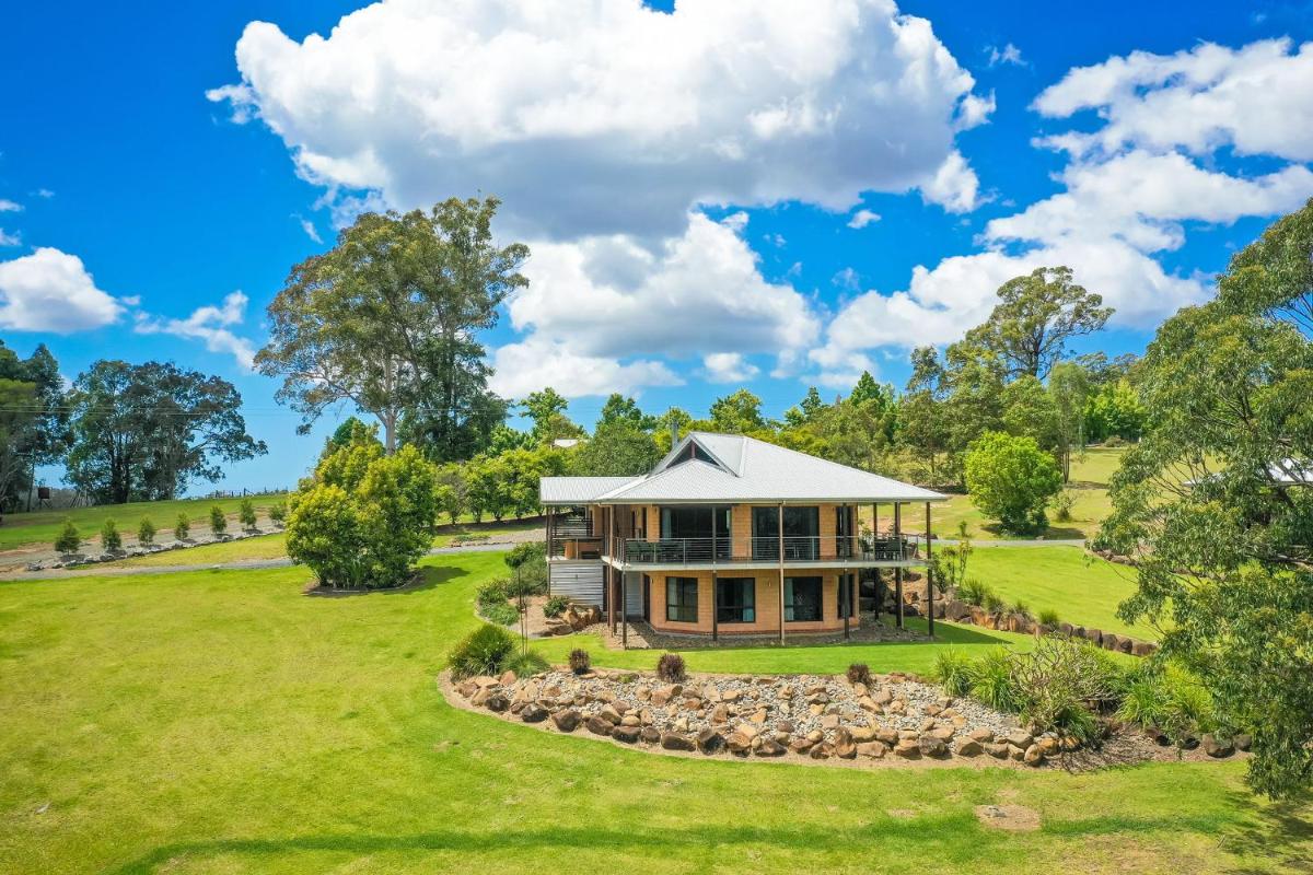 Clarendon Forest Retreat - Housity