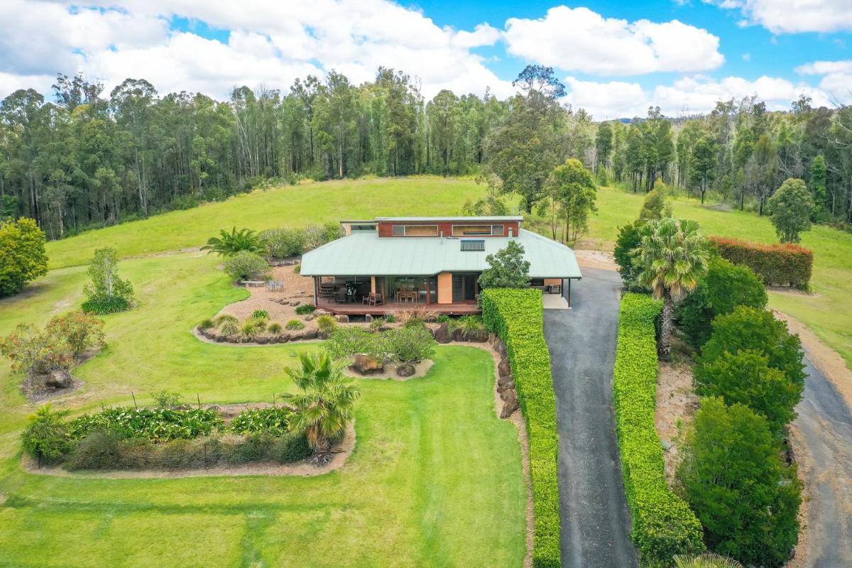 Clarendon Forest Retreat - Housity