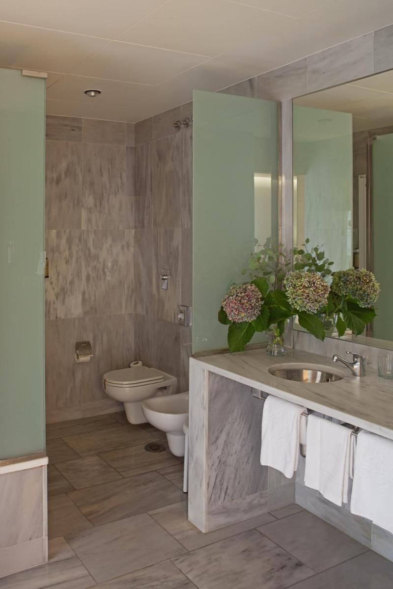 Un baño de Parador de Santo Estevo