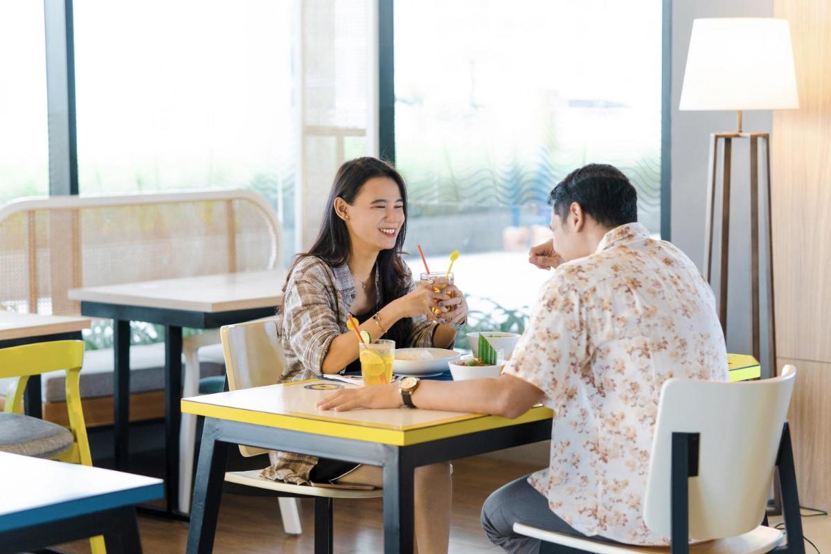 Yello Hotel Jambi - Housity