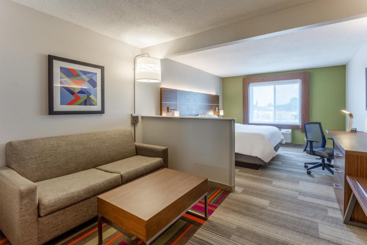 Holiday Inn Express Hotel & Suites Burlington by IHG - Housity
