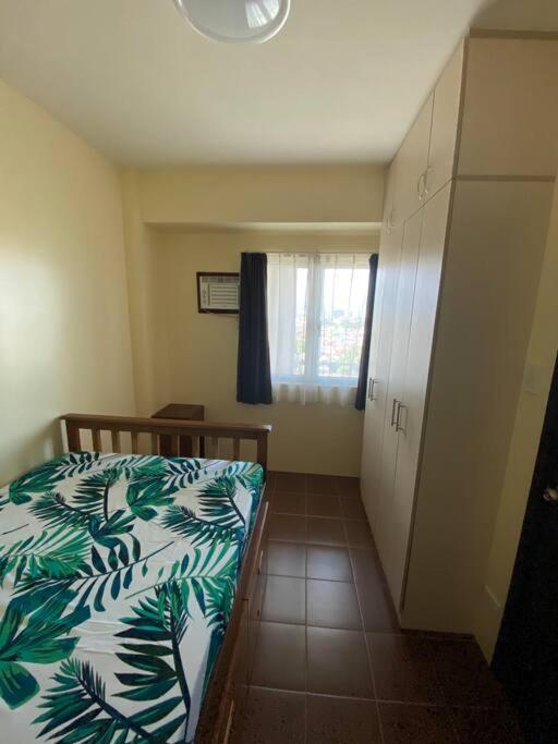 Three Bedroom Condo Unit with City View and Pool Access - Housity