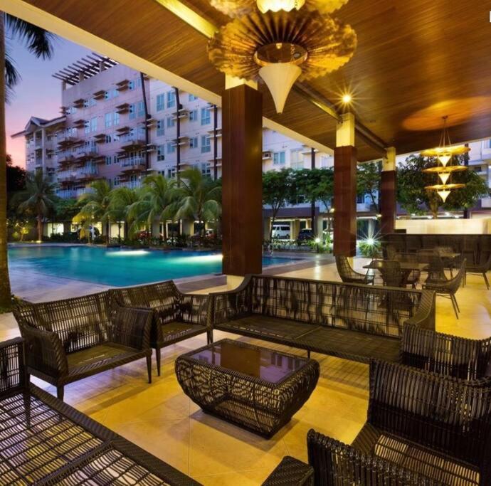 Three Bedroom Condo Unit with City View and Pool Access - Housity