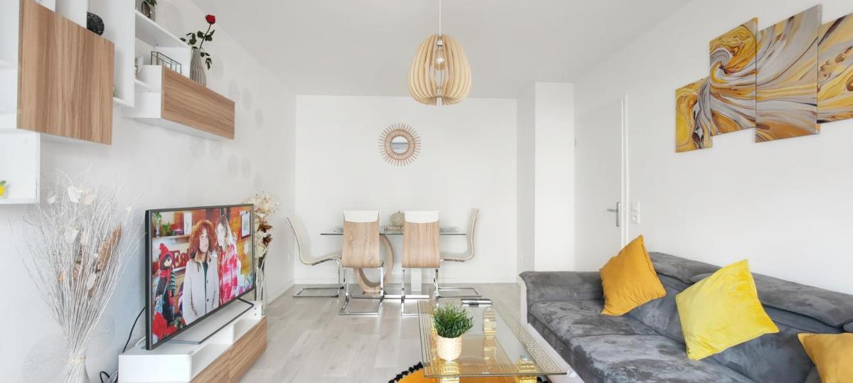 Chic apart with parking near Paris - Housity