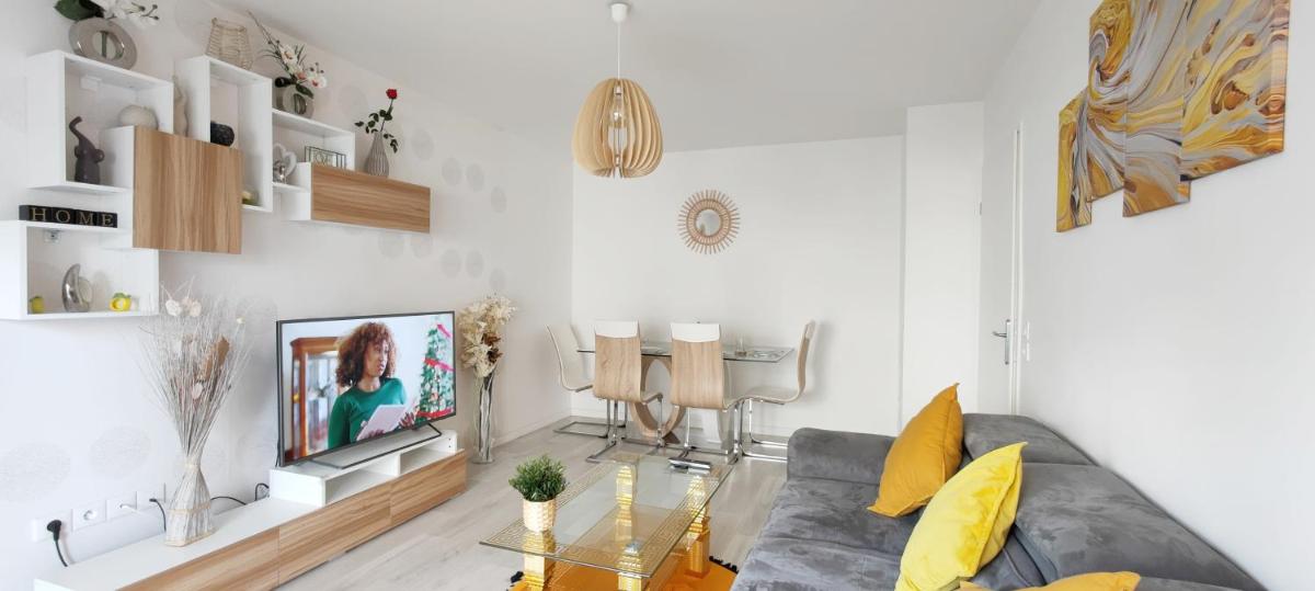 Chic apart with parking near Paris - Housity