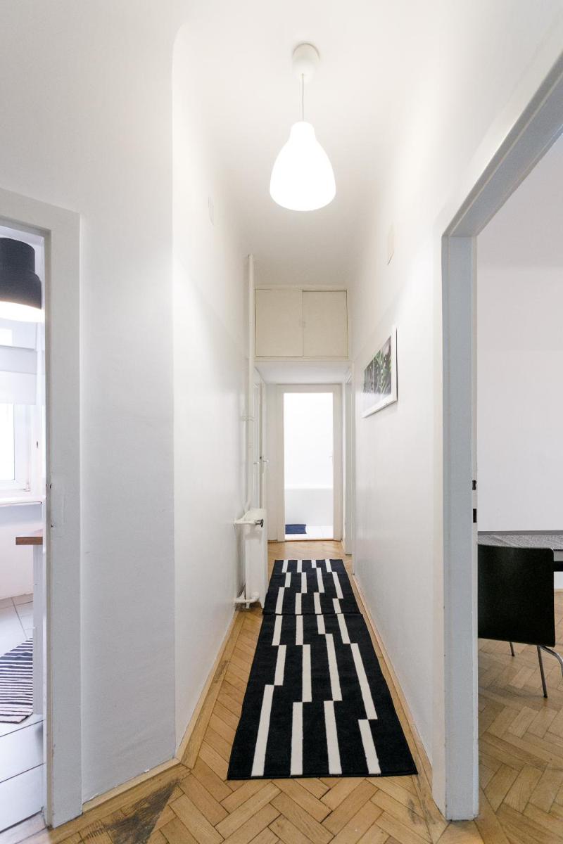 OPERASTREET BLACK & WHITE - Housity