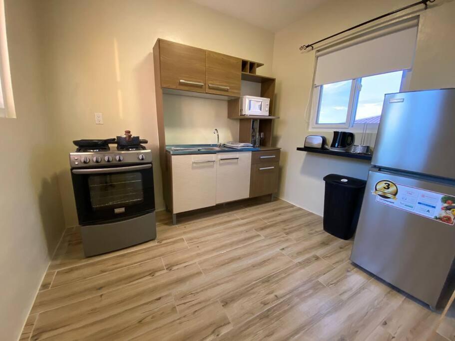 Spacious Apartment Minutes from the Beach - Housity