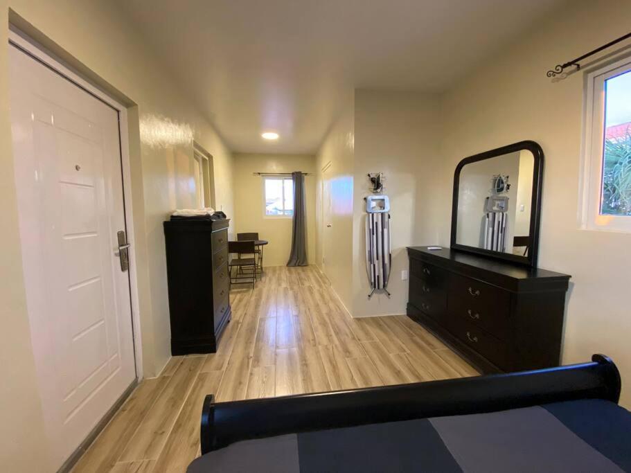 Spacious Apartment Minutes from the Beach - Housity