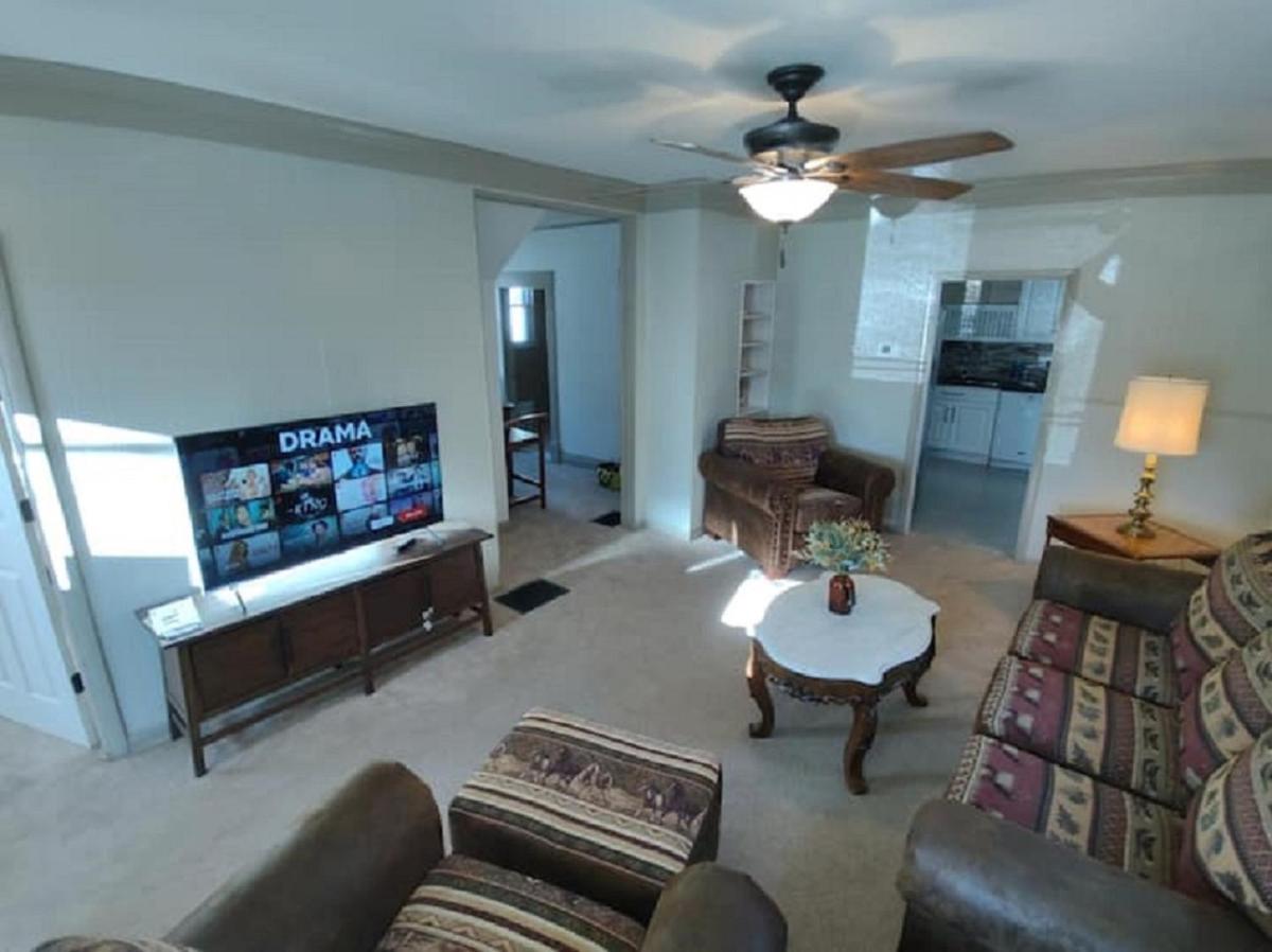 Rancher's Capitol Lodge - Housity