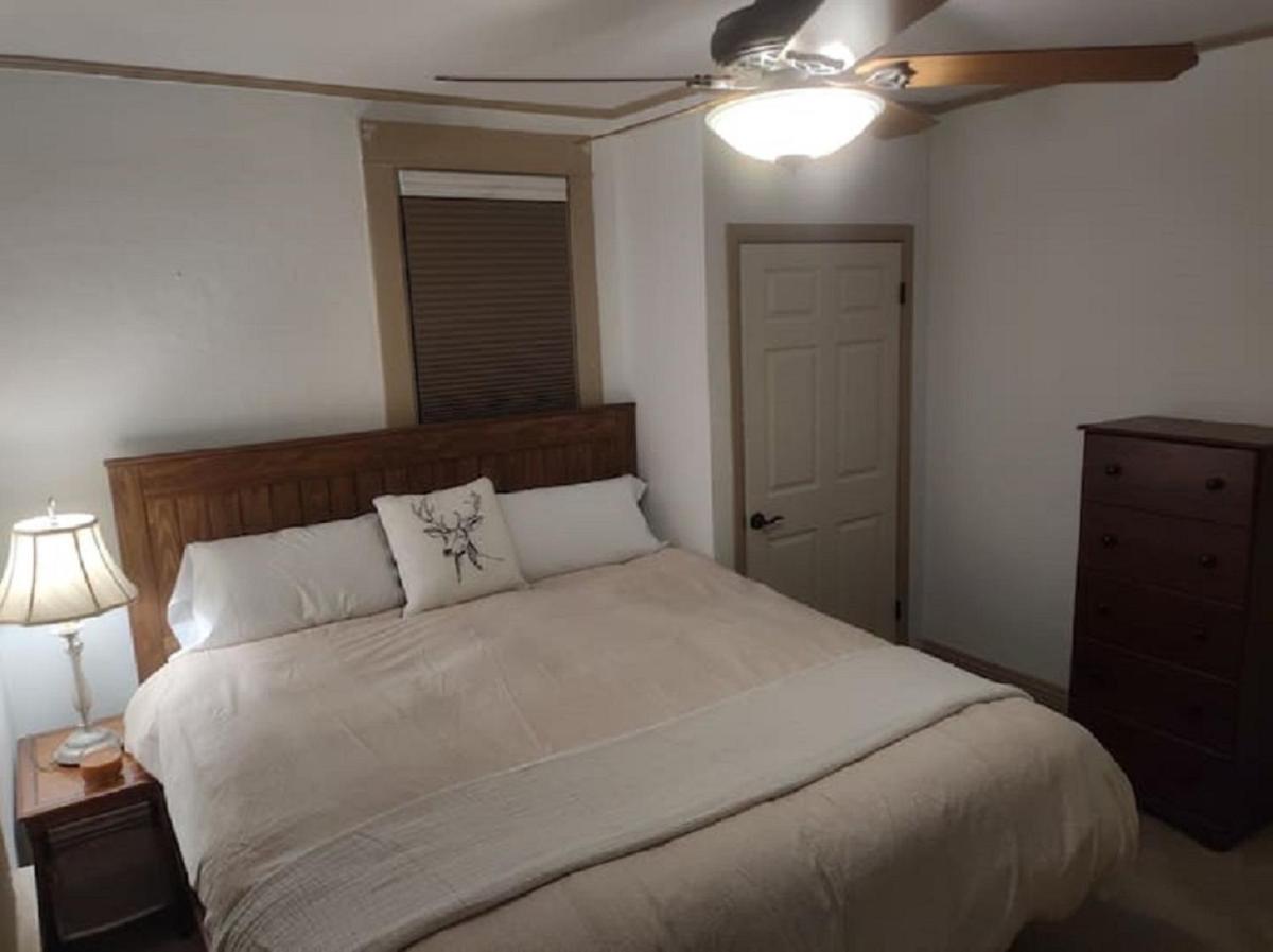 Rancher's Capitol Lodge - Housity