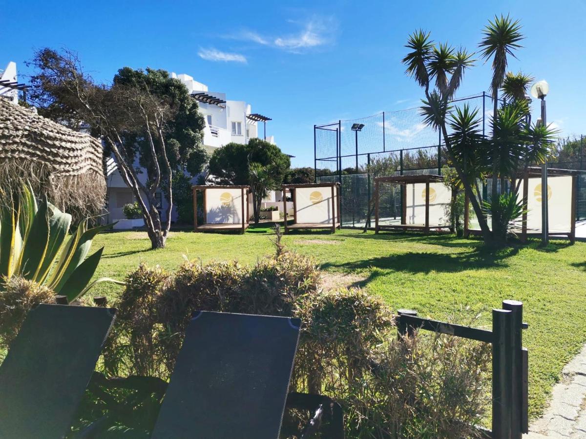 Um jardim no exterior de Duna Parque Beach Club - Duna Parque Group