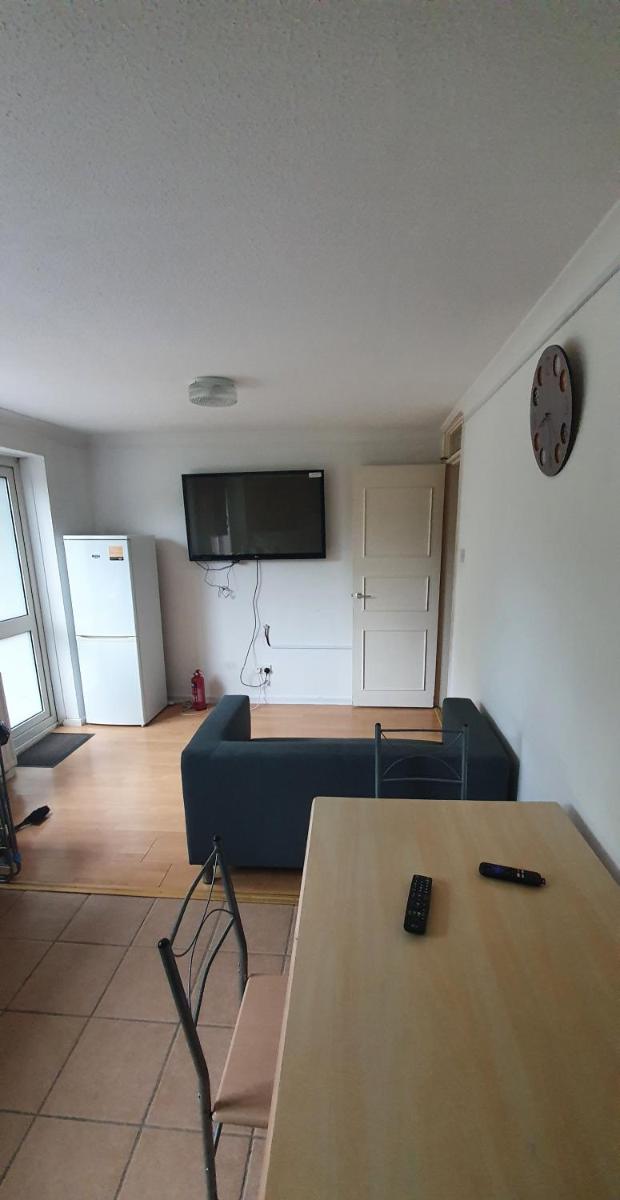 Spacious and Serene Stay near Milton Keynes centre - Housity