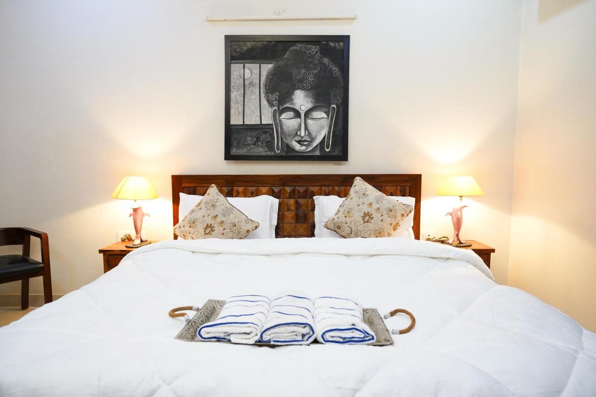 Lime Tree Luxurious 3BHK Serviced Apartment Near Medanta - Housity