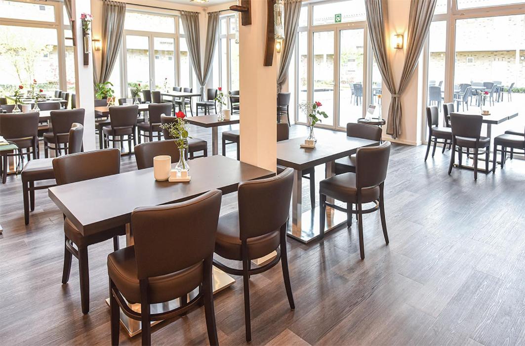 PRIMA Inn HOTEL & HOF NEURUPPIN - digitales & rezeptionsloses Motel - Housity