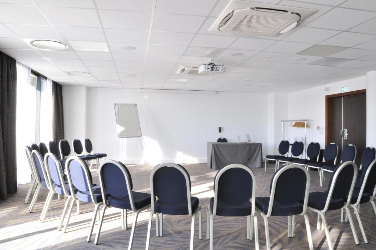 Espace de conférence ou salle de réunion dans l'établissement Westotel Pornic Côte de Jade