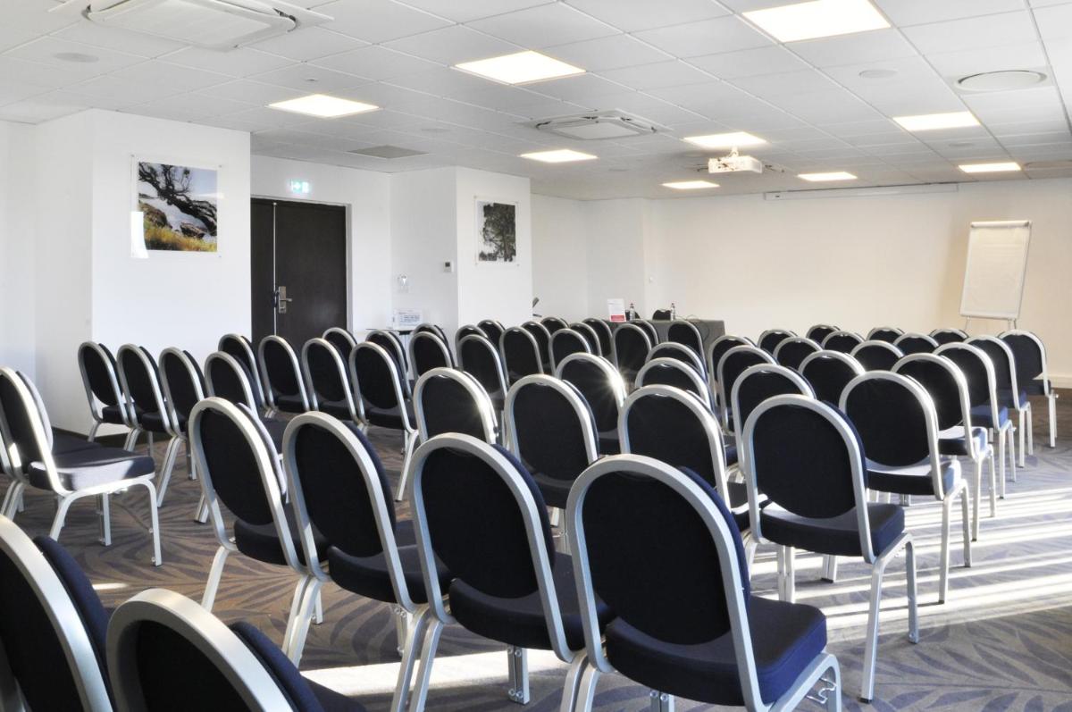 Espace de conférence ou salle de réunion dans l'établissement Westotel Pornic Côte de Jade