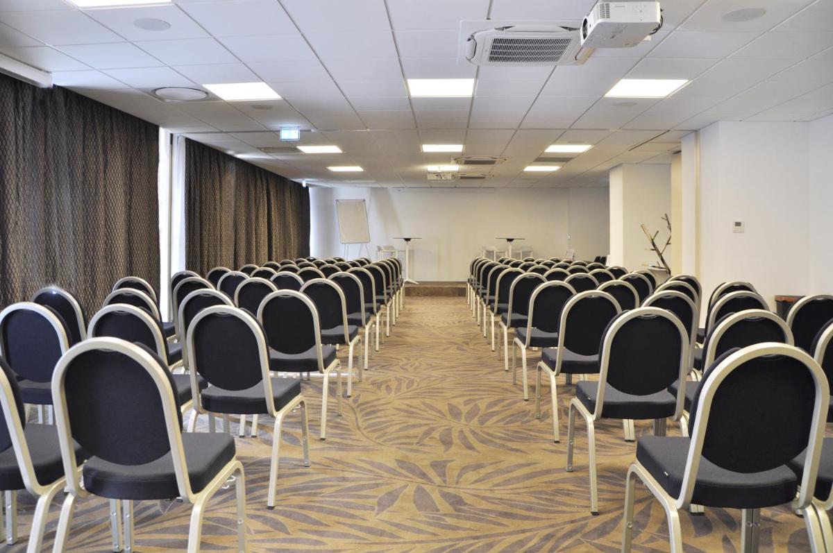 Espace de conférence ou salle de réunion dans l'établissement Westotel Pornic Côte de Jade