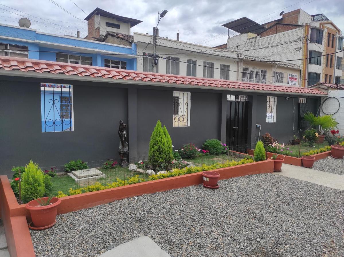 Hostal Los Lirios - Housity