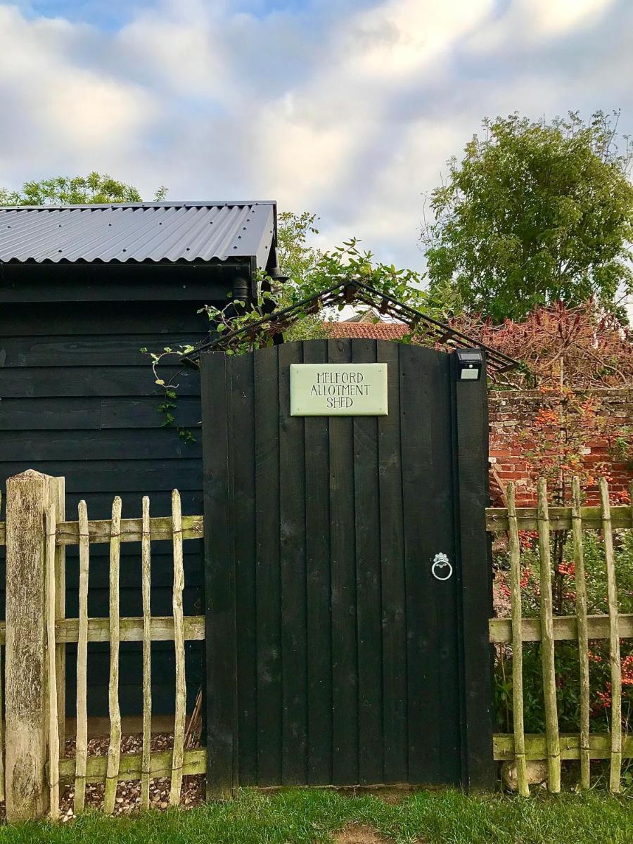 Melford Allotment Shed-Vintage Lodge Suffolk - Housity