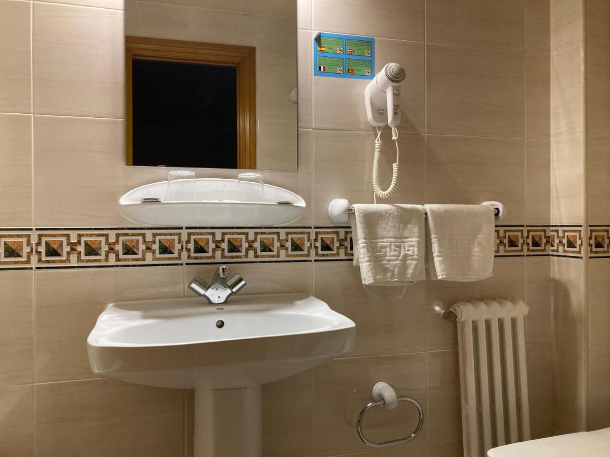 Hotel Condal - Housity